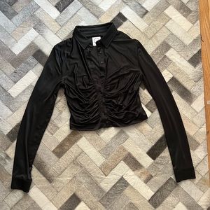 With Jean Ruched Cropped Long Sleeve Button Up Shirt (Black)